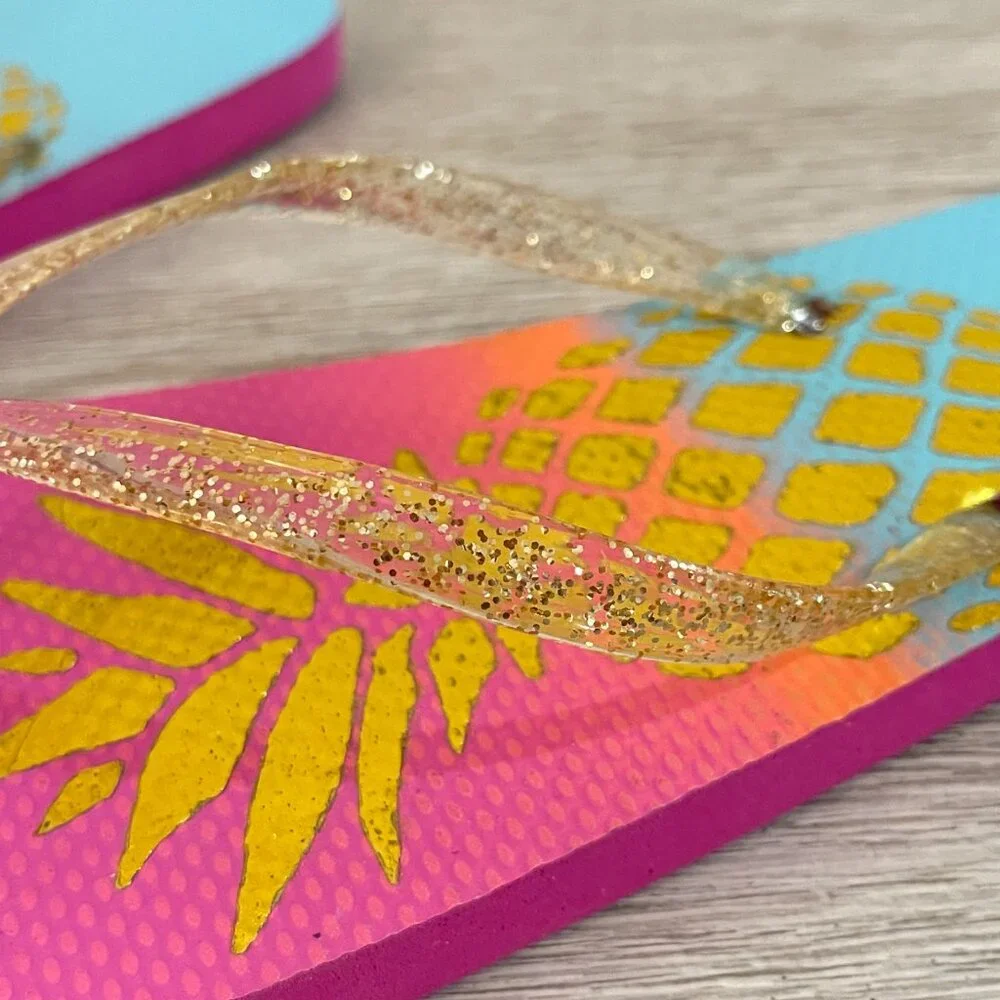 New The Children's Place Flip Flop Sandals Foil Metallic Gold Pineapple 5/6